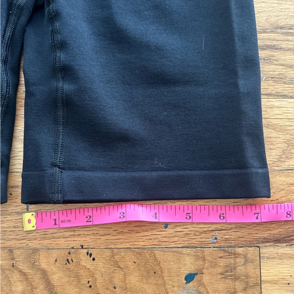 Aritzia TnaBODY™ Atmosphere Hi-Rise 5" Short size Small Black - Picture 4 of 8